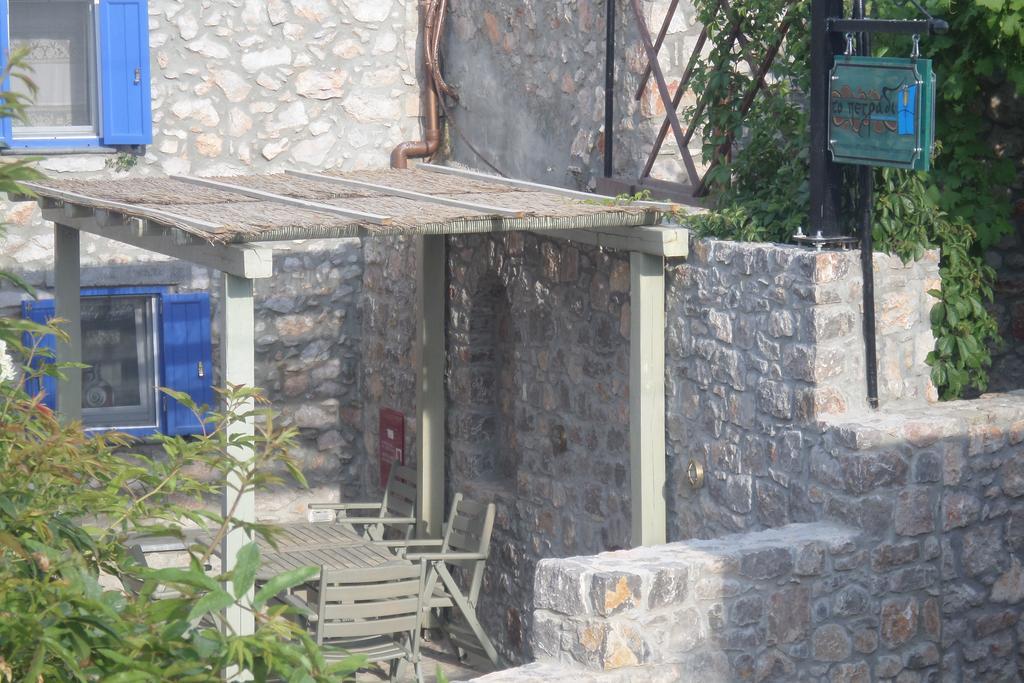 To Petradi Apartment Avgonima ภายนอก รูปภาพ